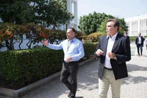 O Διευθυντής του Επιστημονικού & Τεχνολογικού Πάρκου Κρήτης κ. Δρ. Παπαμιχαήλ ξενάγησε τον κ. Σχοινά στις νεοφυείς επιχειρήσεις Science & Technology Park of Crete/Επιστημονικό & Τεχνολογικό Πάρκο Κρήτης